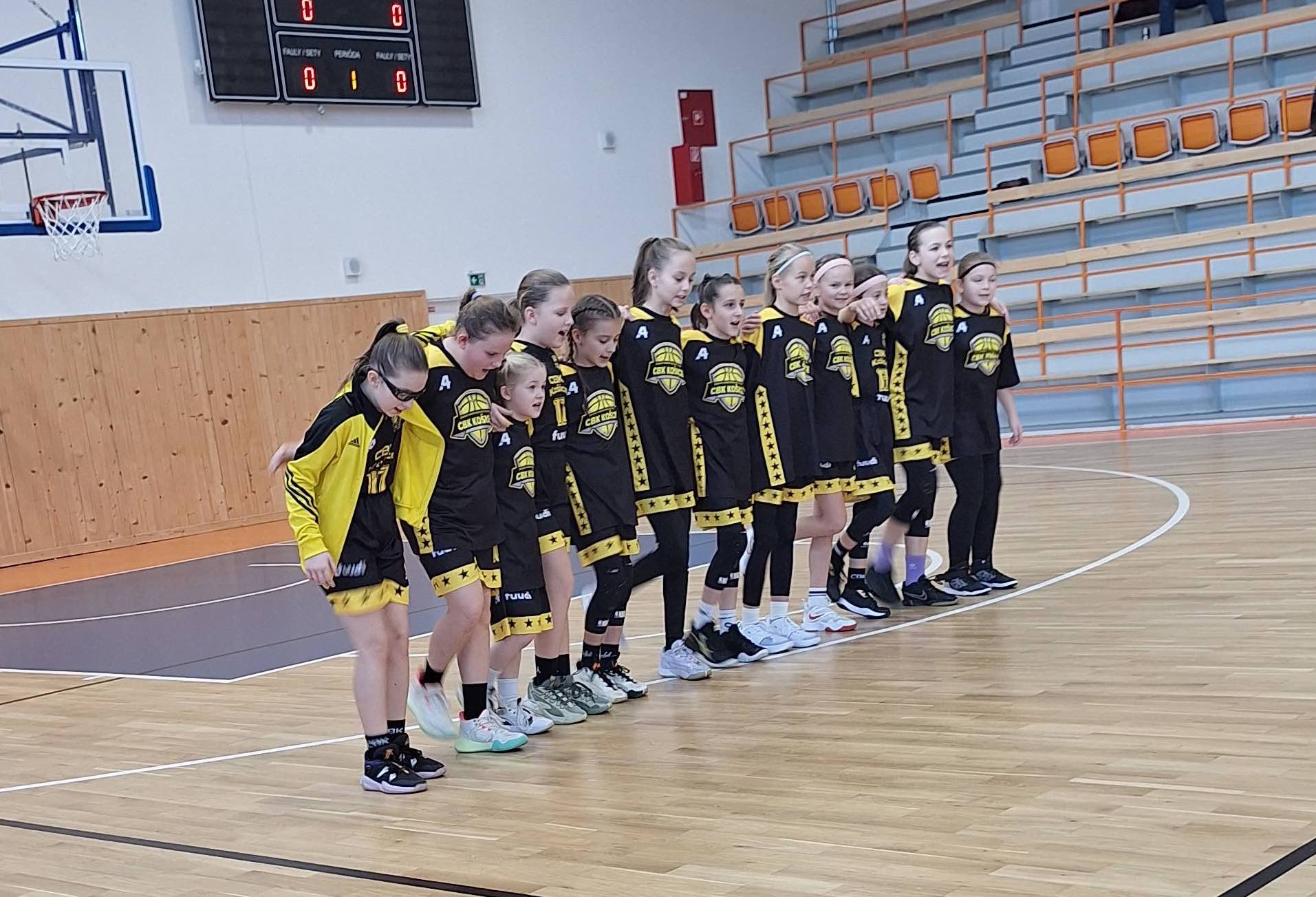 Read more about the article MLADŠIE MINI U11: Pod Tatrami rozdávali predvianočné nádielky